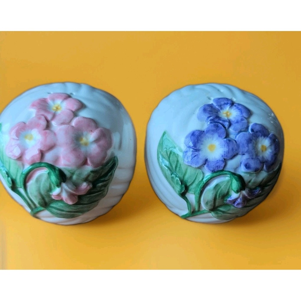 Vntg Otagiri Salt‎ & Pepper Shaker Set Designed by Mary Ann Baker